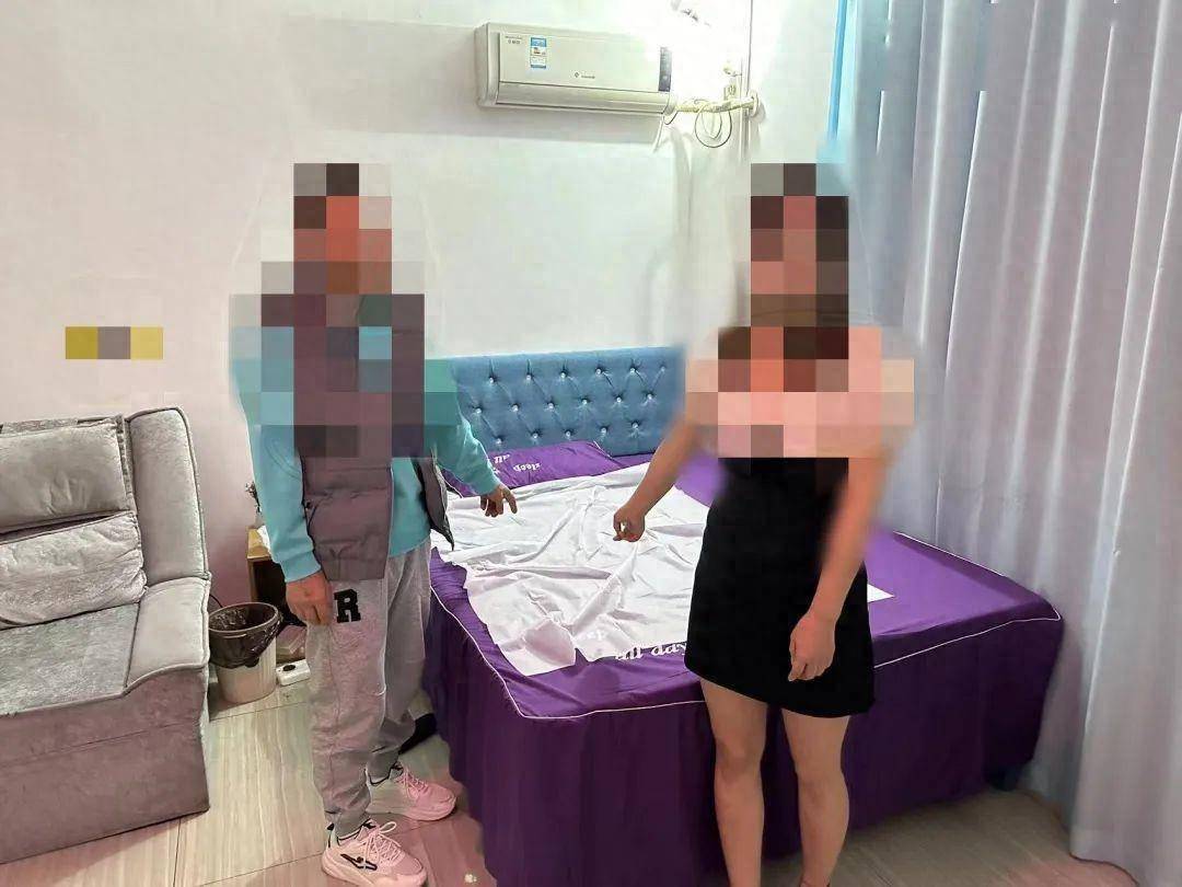 贛州兩家足浴館暗藏玄機，警方突襲擒五人，原來“特殊服務”附贈理發